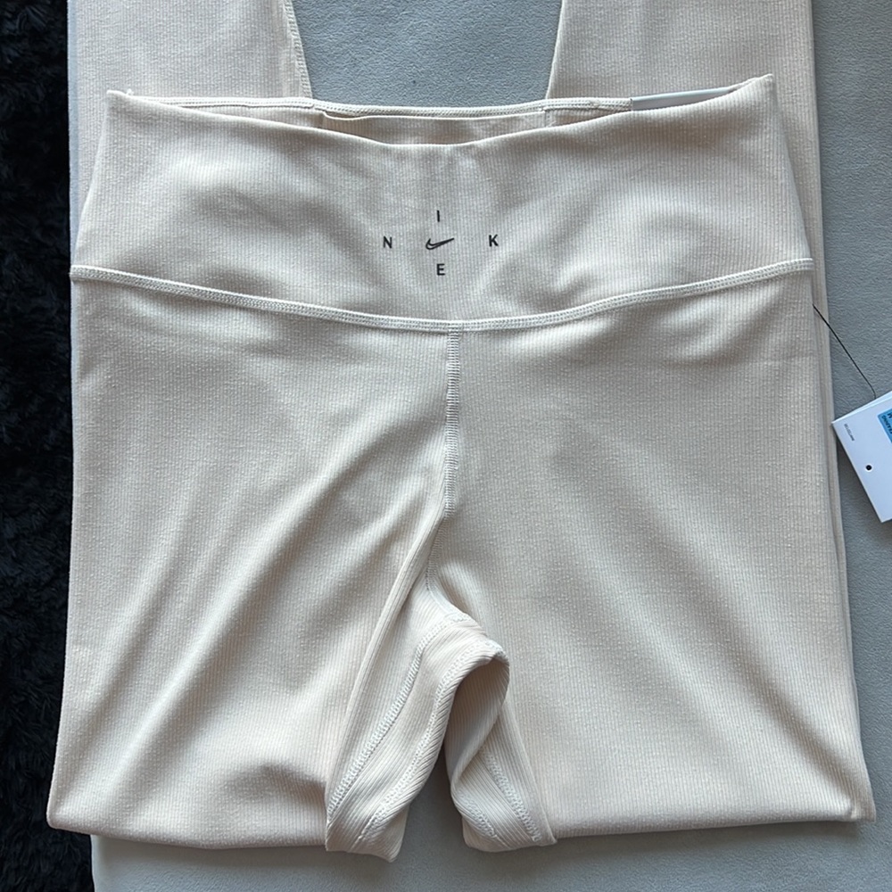 New Nike One Luxe Dri-FIT Rib Leggings in Sand Drift Size Medium - Picture 3 of 6